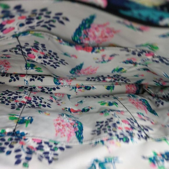 Vera Bradley Small VERA TOTE in Garden Grove Top zip bag w/ front pockets - Picture 3 of 6